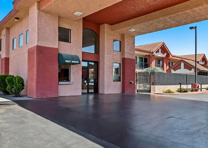 Hotel near College: Days Inn By Wyndham Tucson Airport